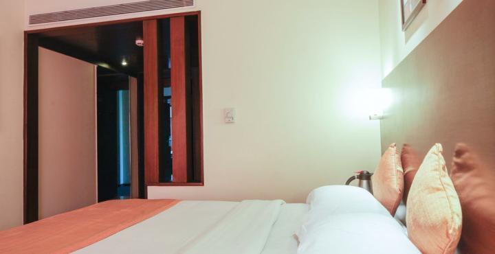 La Sara Hometel Bangalore Extérieur photo