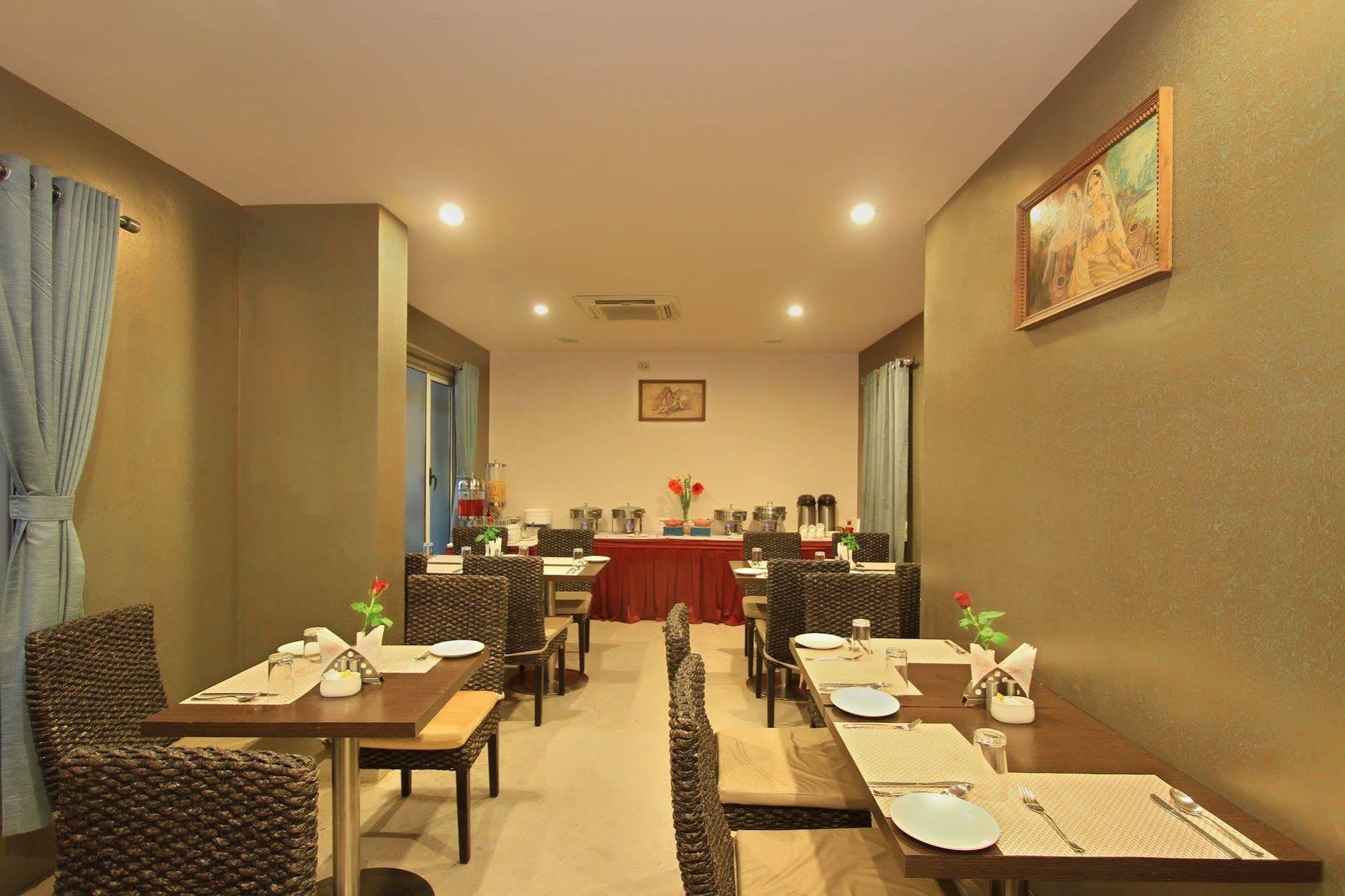 La Sara Hometel Bangalore Extérieur photo